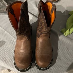 Ariat round toe boots
